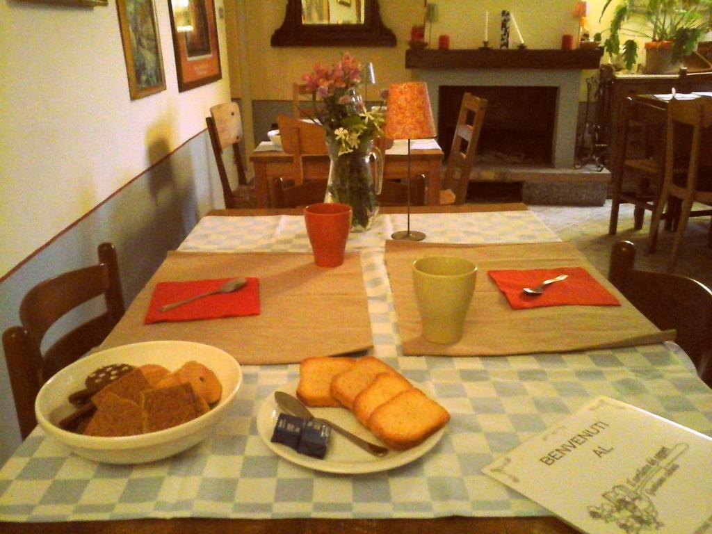 Il Cortiletto Dei Capperi Bed & Breakfast Gassino Torinese ภายนอก รูปภาพ